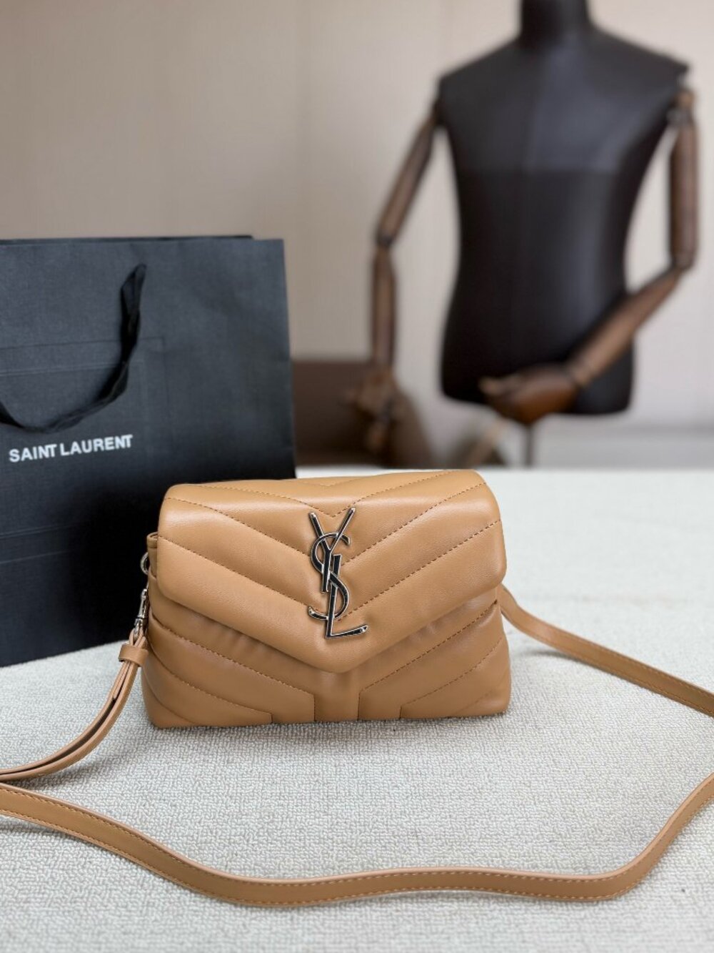 Yves Saint Laurent brown leather shoulder bag, 20×13cm